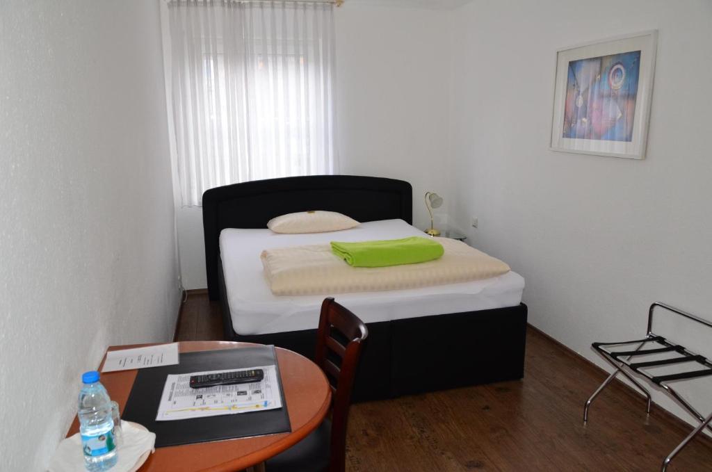Hotel Moerike Λούντβιχσμπουργκ Δωμάτιο φωτογραφία